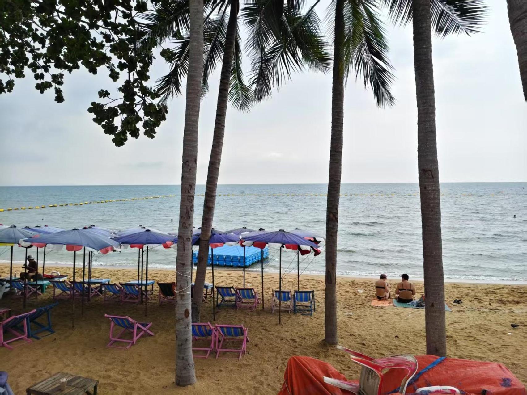Sun Sky Resort Near Beach Haat Jomtien Eksteriør bilde